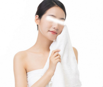 用毛巾洗脸会加重痘痘吗？